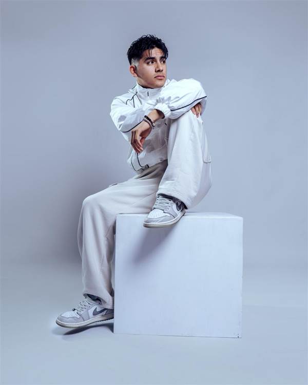ALEX LARA